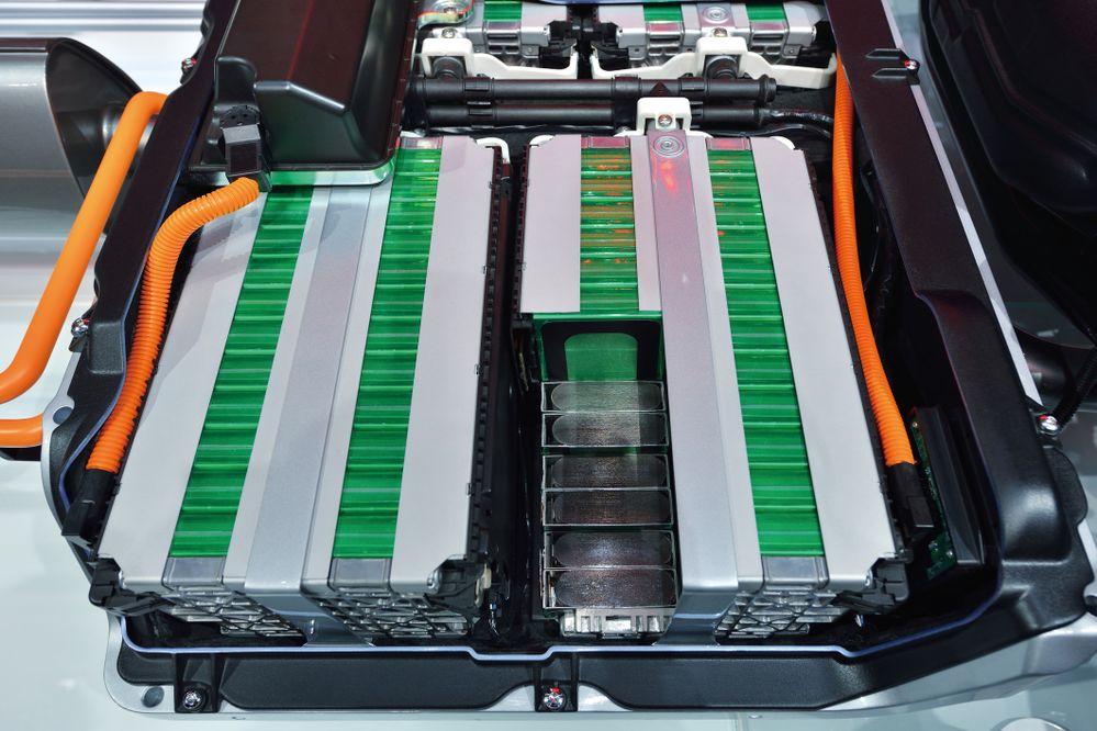 How to link an electric vehicle battery cooling system with the air